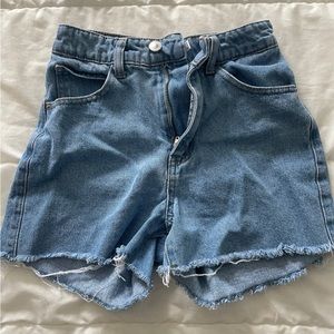 Princess Polly denim shorts 💙